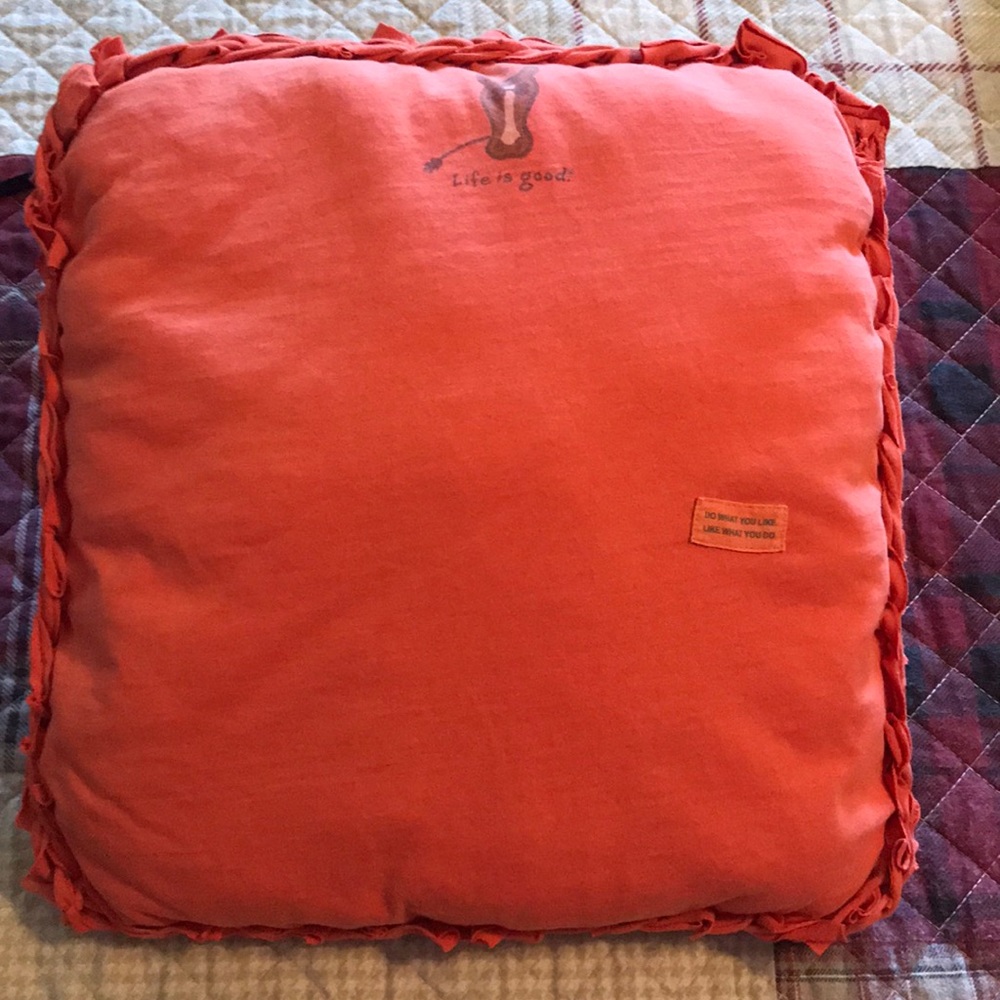 HANDMADE TEE-SHIRT PILLOW LIFE IS GOOD